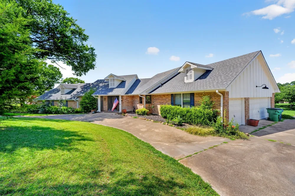 12 Meadowlake Drive Heath, TX 75032