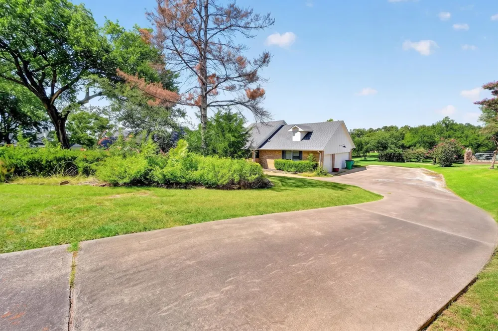 12 Meadowlake Drive Heath, TX 75032