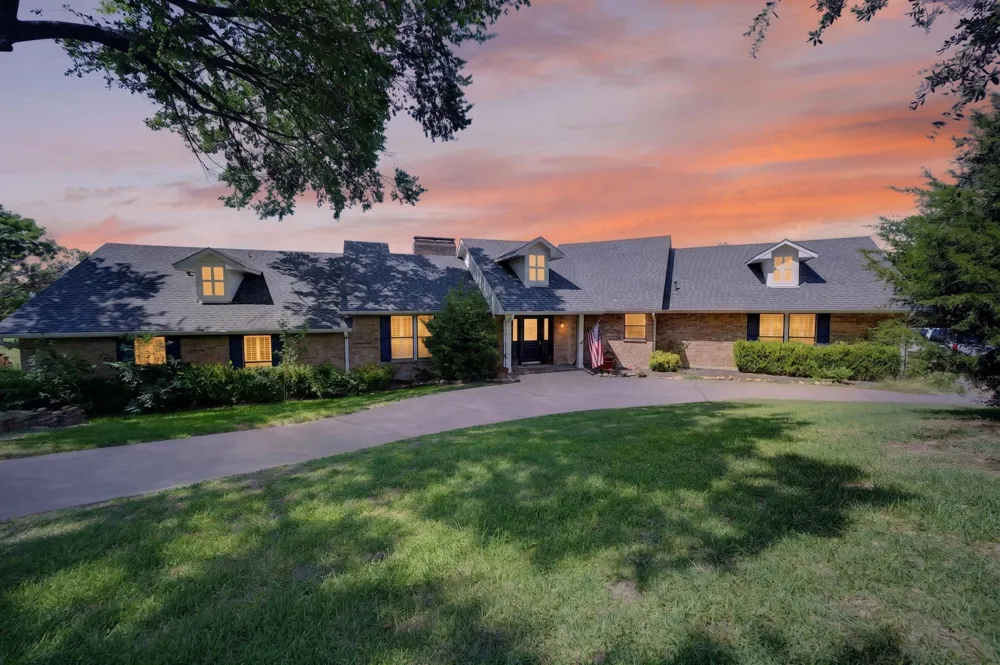 12 Meadowlake Drive Heath, TX 75032
