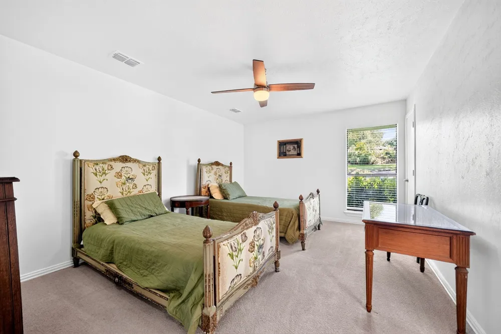 12 Meadowlake Drive Heath, TX 75032
