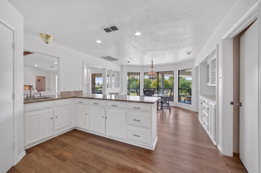 12 Meadowlake Drive Heath, TX 75032