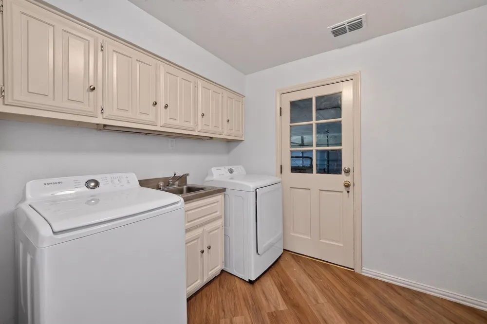 12 Meadowlake Drive Heath, TX 75032