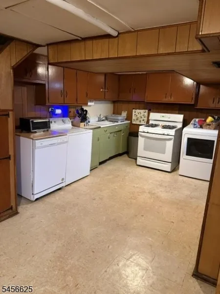 609 Arnett St Elizabeth City, NJ 07202