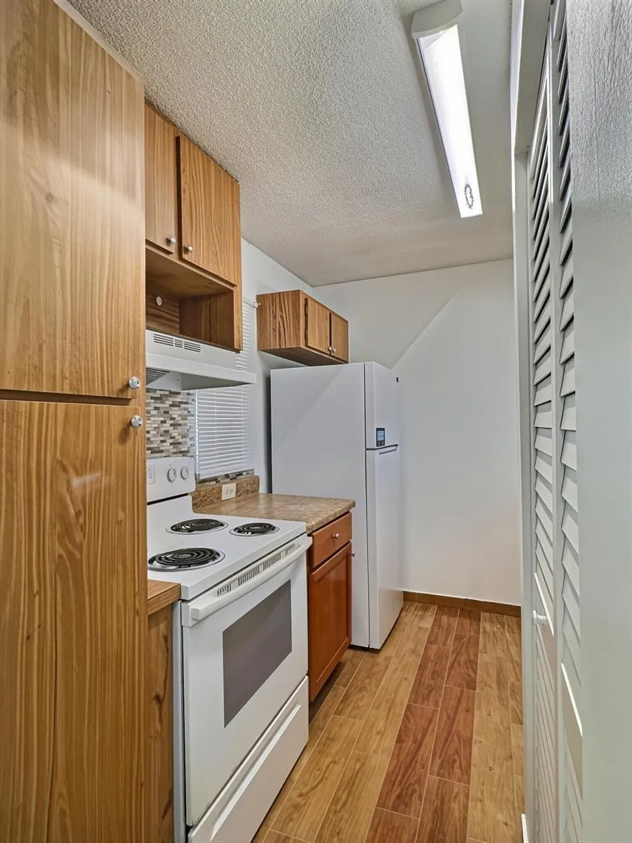 889 TWIN LAKES DRIVE #1-J Coral Springs, FL 33071