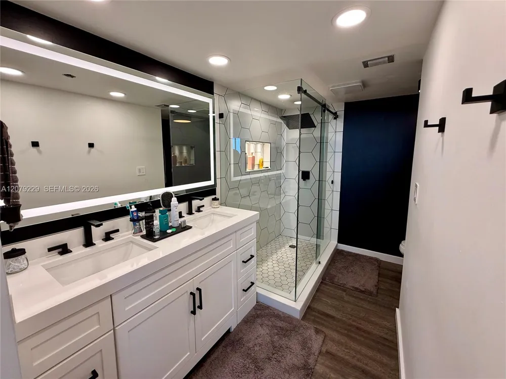 5951 Wellesley Park Dr #605 Boca Raton, FL 33433