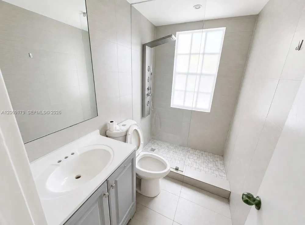940 7th St #940A Miami Beach, FL 33139