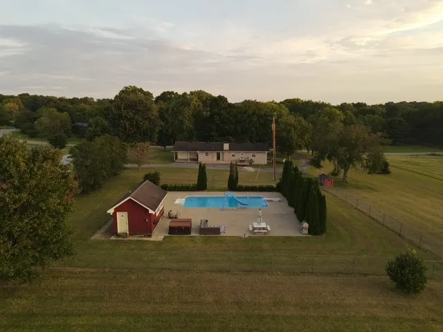 390 Rankin Rd Castalian Springs, TN 37031