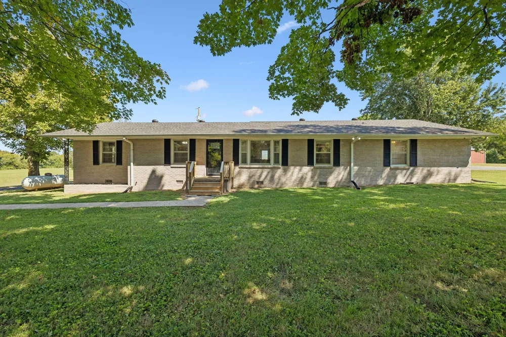 390 Rankin Rd Castalian Springs, TN 37031