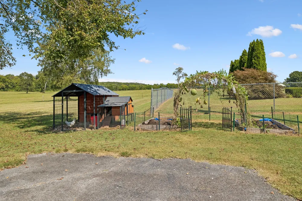390 Rankin Rd Castalian Springs, TN 37031