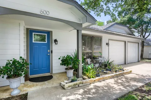 600 Live Oak Drive