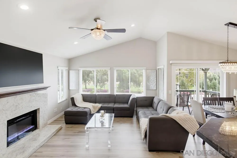 2767 Blackbush El Cajon, CA 92019