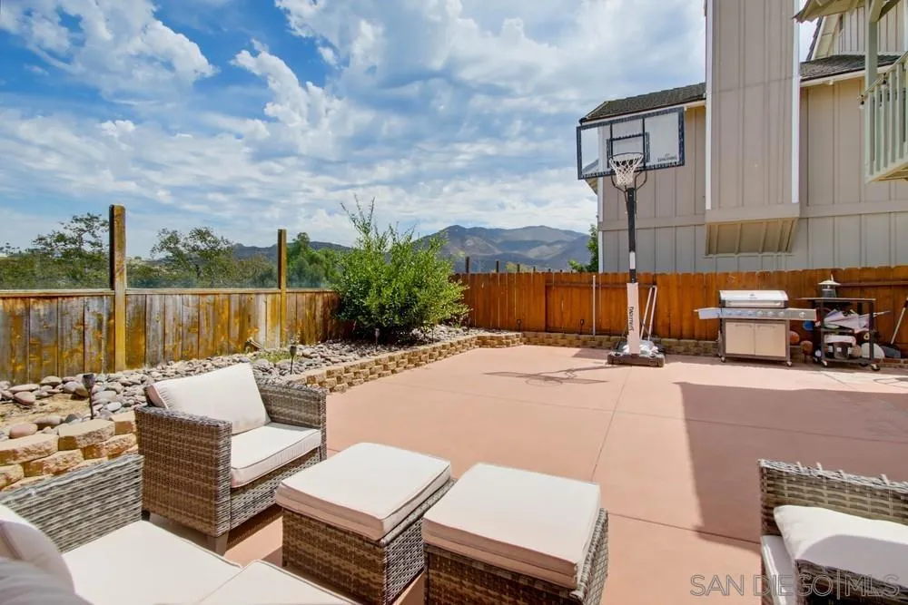 2767 Blackbush El Cajon, CA 92019