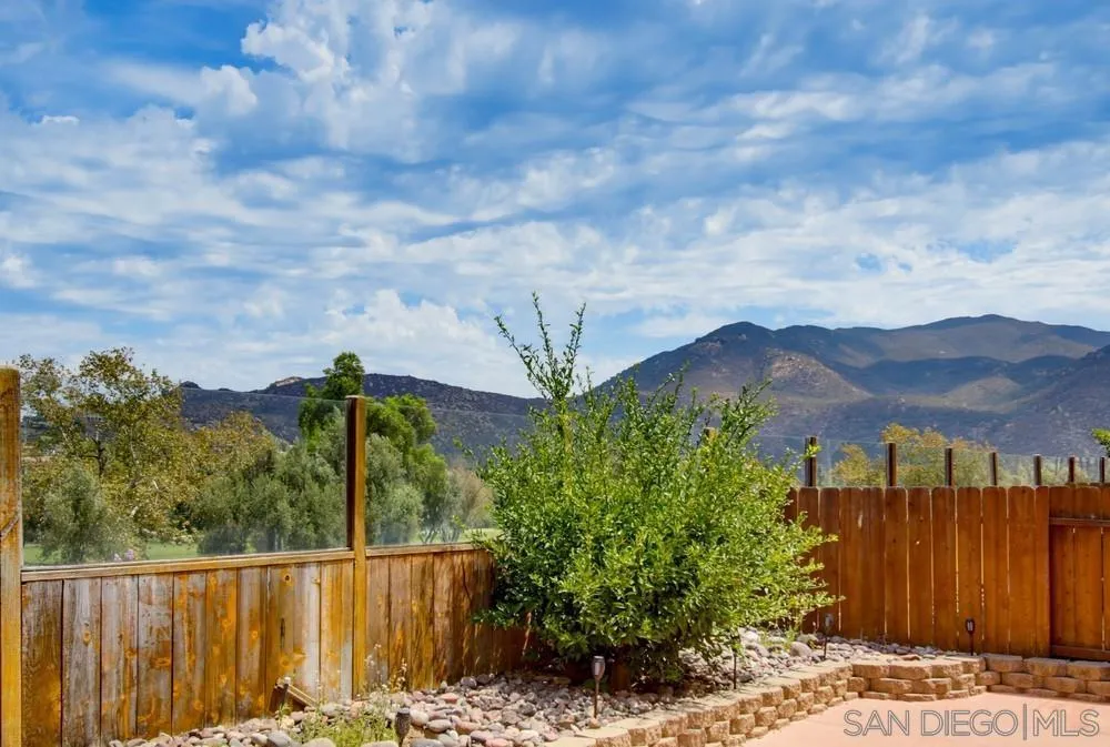 2767 Blackbush El Cajon, CA 92019