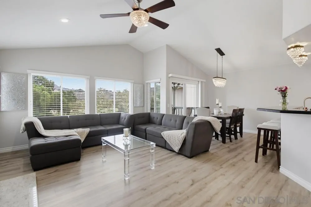 2767 Blackbush El Cajon, CA 92019