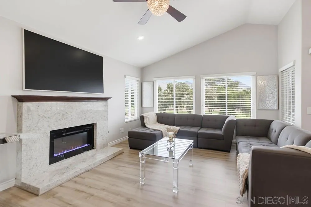 2767 Blackbush El Cajon, CA 92019