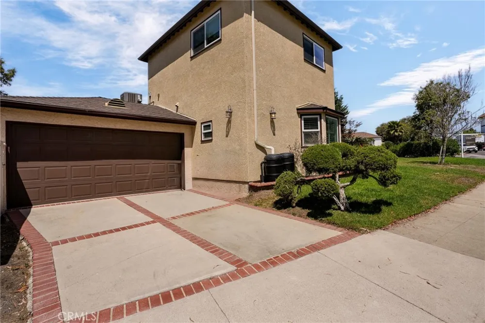 6320 W 85th Street Los Angeles, CA 90045