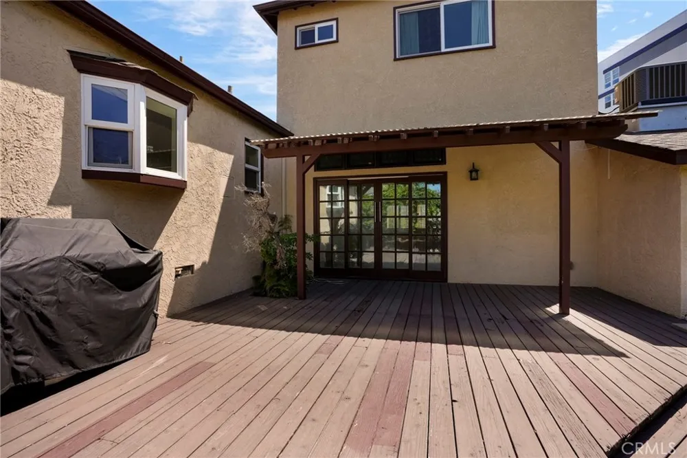 6320 W 85th Street Los Angeles, CA 90045