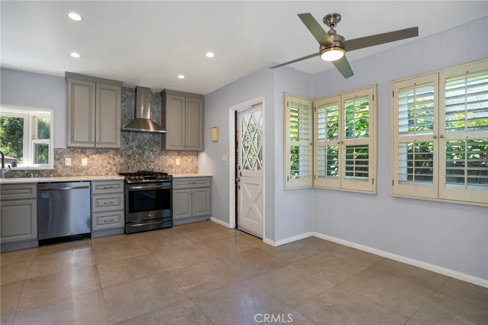 6320 W 85th Street Los Angeles, CA 90045