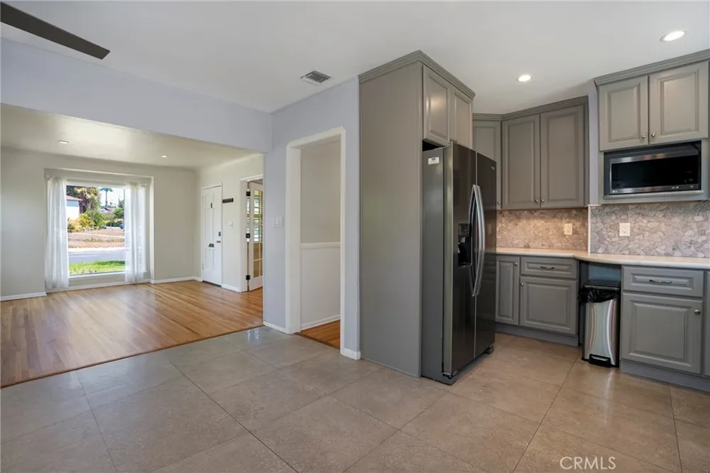 6320 W 85th Street Los Angeles, CA 90045