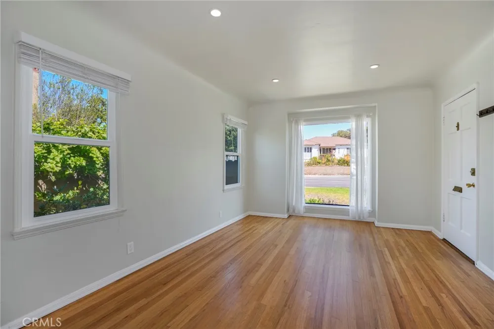6320 W 85th Street Los Angeles, CA 90045