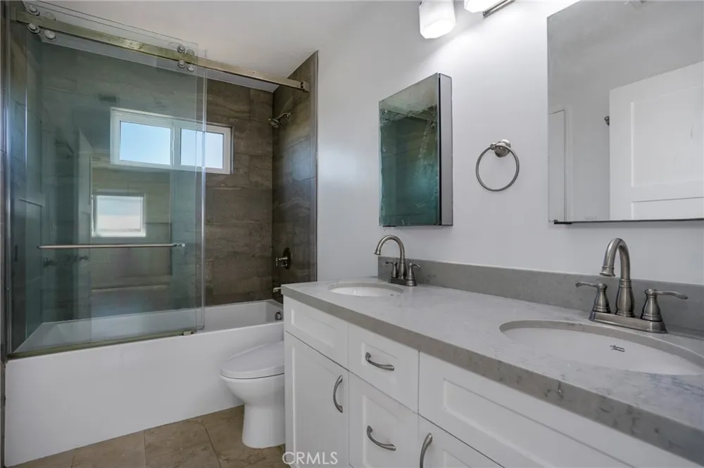 6320 W 85th Street Los Angeles, CA 90045