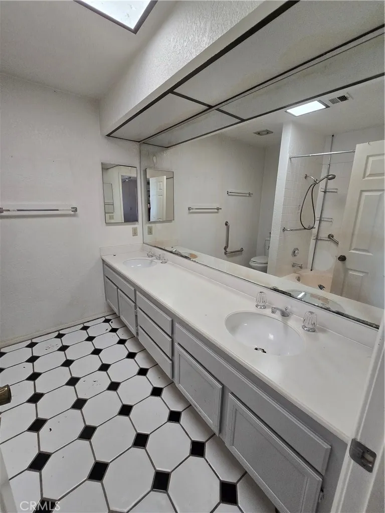 187 Winterhaven Palm Desert, CA 92260
