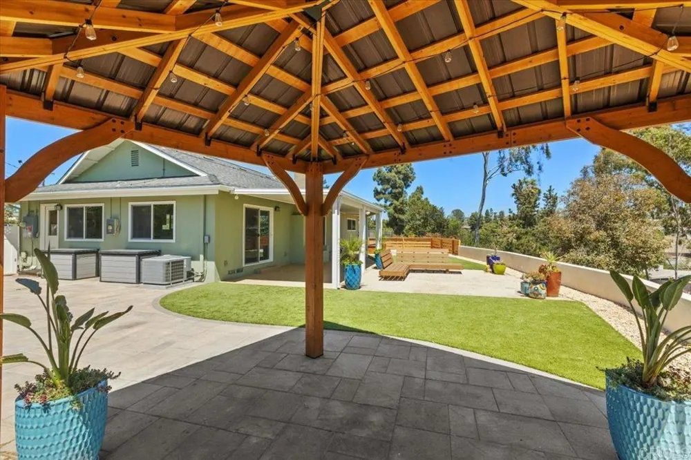 6205 Fernwood Drive La Mesa, CA 91942