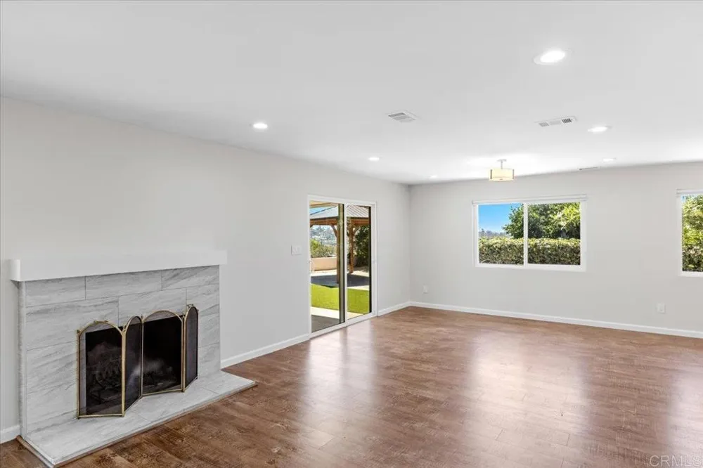 6205 Fernwood Drive La Mesa, CA 91942