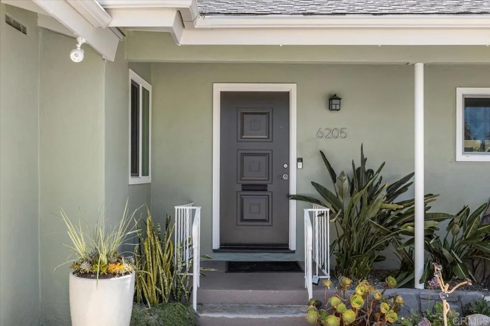 6205 Fernwood Drive La Mesa, CA 91942