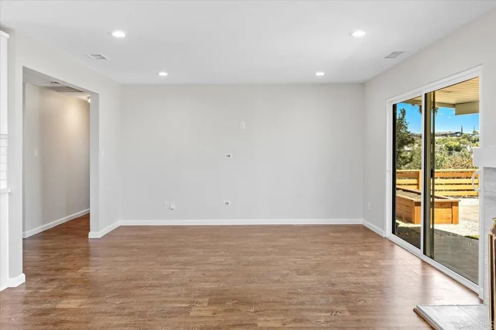 6205 Fernwood Drive La Mesa, CA 91942