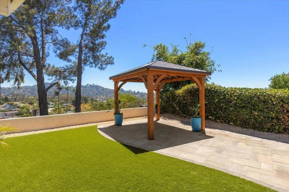 6205 Fernwood Drive La Mesa, CA 91942