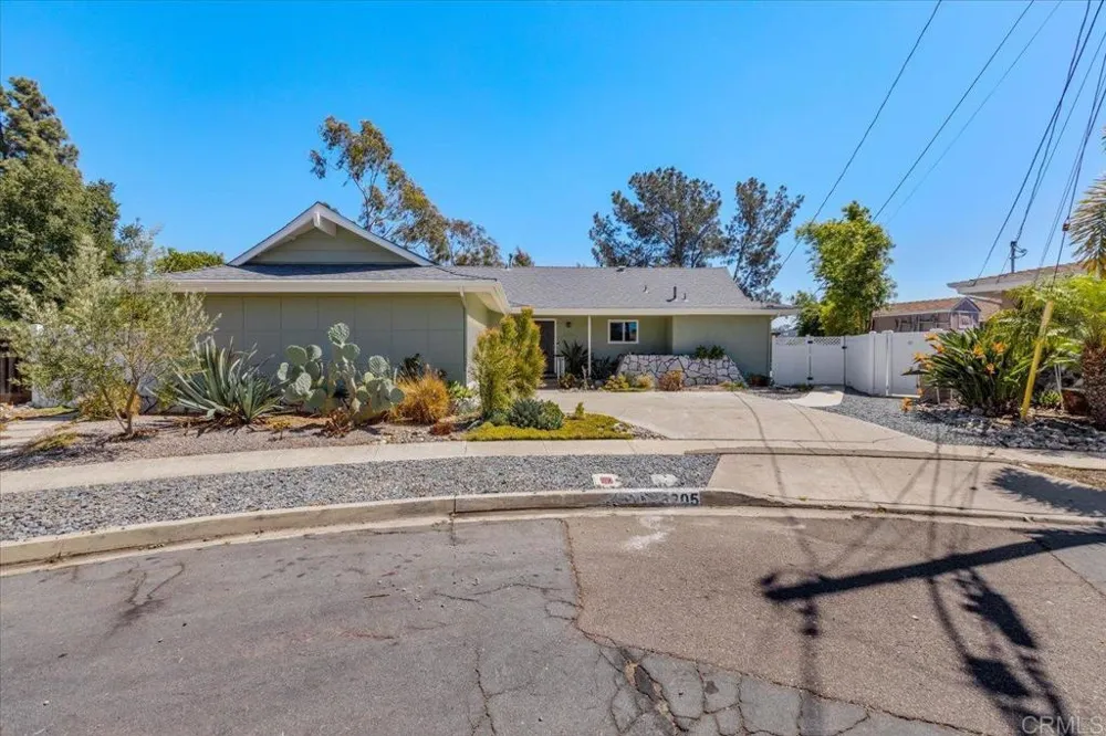 6205 Fernwood Drive La Mesa, CA 91942