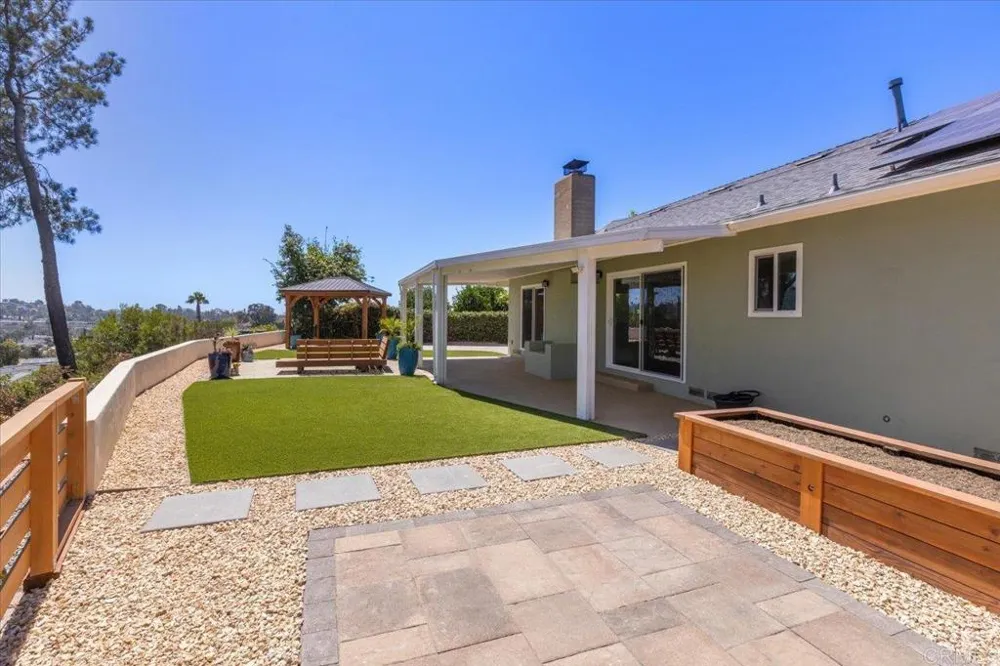 6205 Fernwood Drive La Mesa, CA 91942
