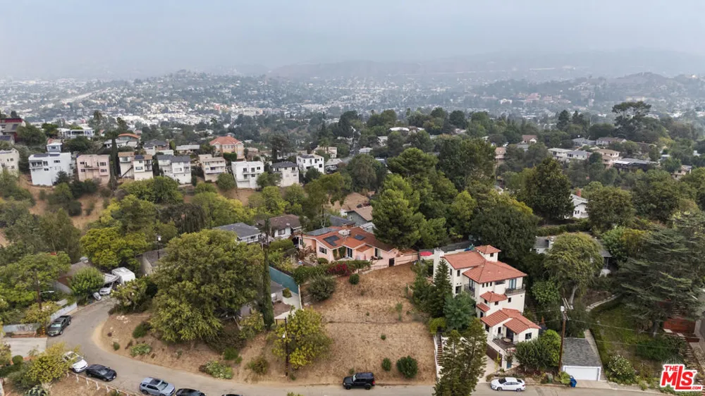 811 Oneonta Drive Los Angeles, CA 90065