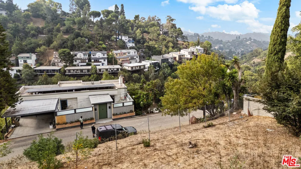 811 Oneonta Drive Los Angeles, CA 90065