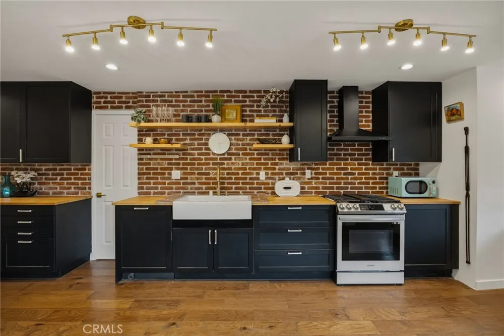 1930 Weepah Way Los Angeles, CA 90046