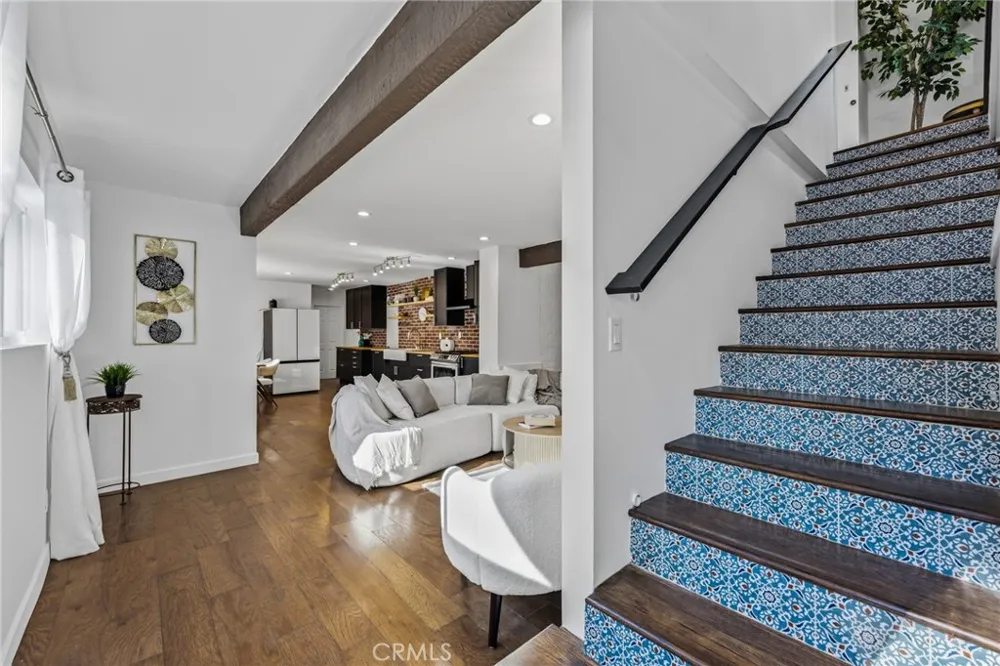 1930 Weepah Way Los Angeles, CA 90046