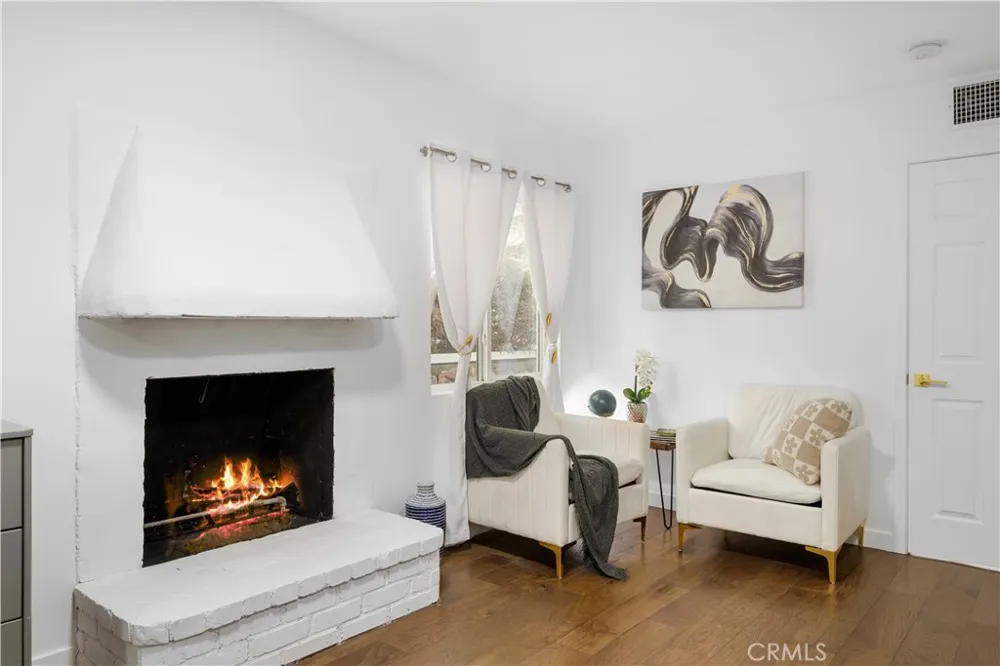 1930 Weepah Way Los Angeles, CA 90046