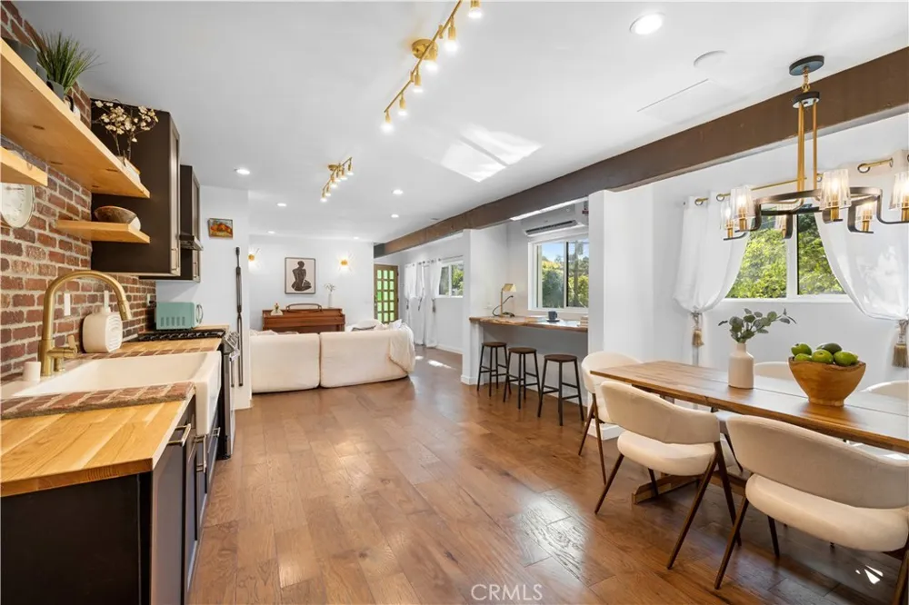 1930 Weepah Way Los Angeles, CA 90046