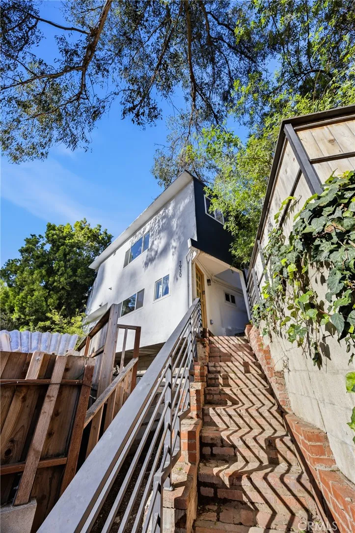 1930 Weepah Way Los Angeles, CA 90046