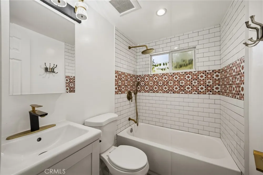 1930 Weepah Way Los Angeles, CA 90046