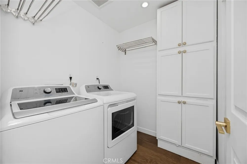 1930 Weepah Way Los Angeles, CA 90046