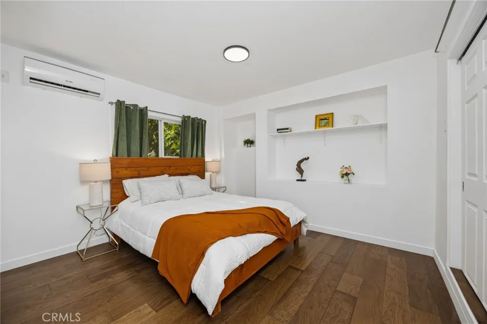 1930 Weepah Way Los Angeles, CA 90046