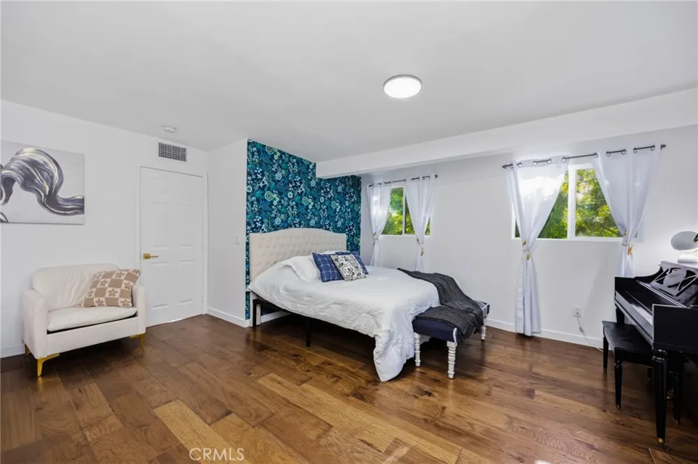 1930 Weepah Way Los Angeles, CA 90046