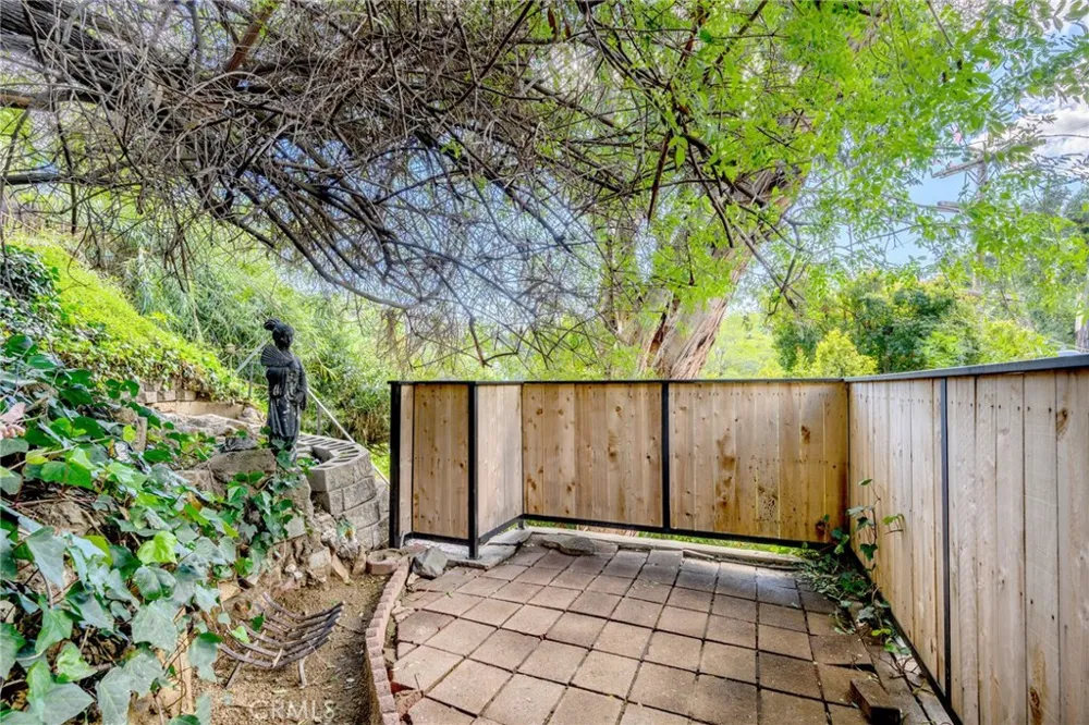 1930 Weepah Way Los Angeles, CA 90046