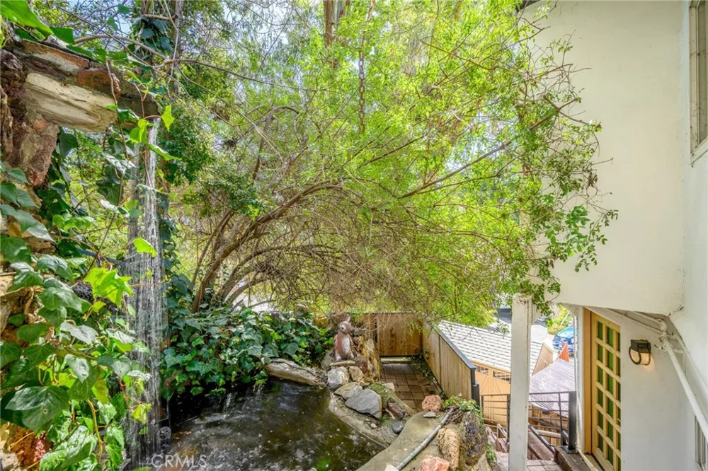 1930 Weepah Way Los Angeles, CA 90046