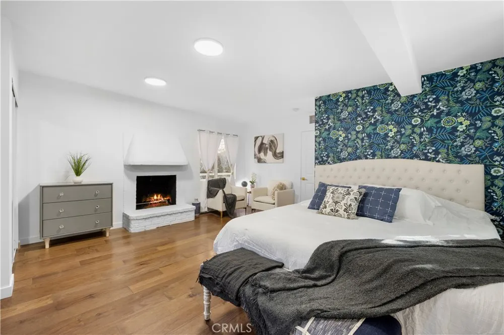 1930 Weepah Way Los Angeles, CA 90046