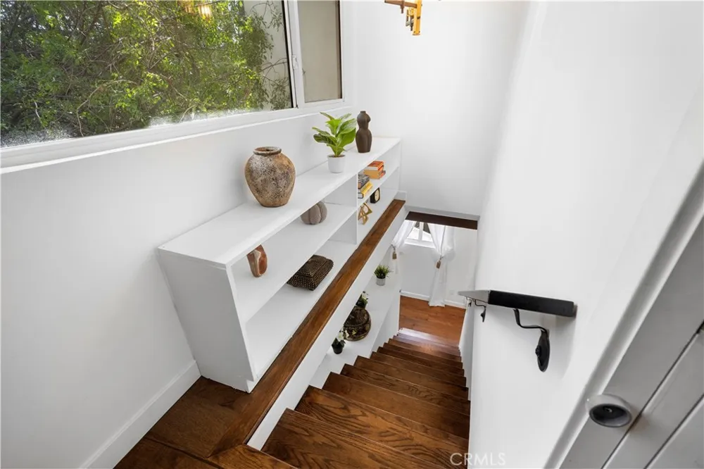 1930 Weepah Way Los Angeles, CA 90046