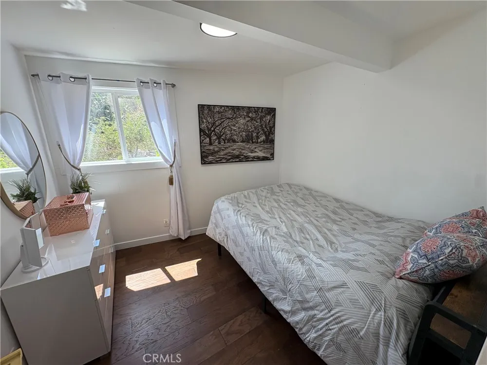 1930 Weepah Way Los Angeles, CA 90046