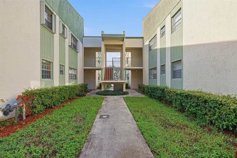 4151 NW 90th Avenue #207 Coral Springs, FL 33065